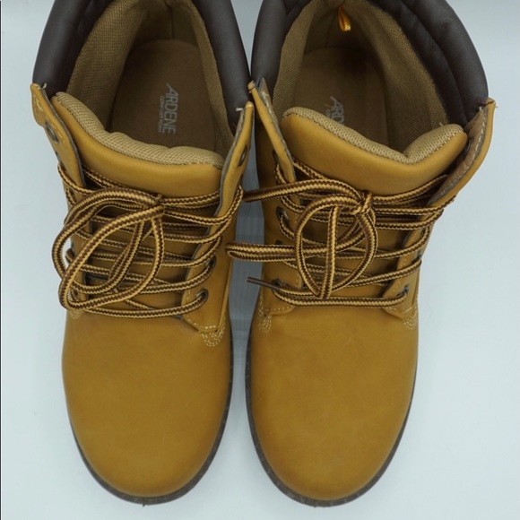 Tan Boots - Picture 3 of 6